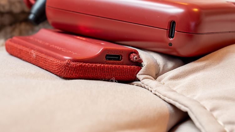 Pil doğrudan veya kumanda üzerinden şarj edilebilir.