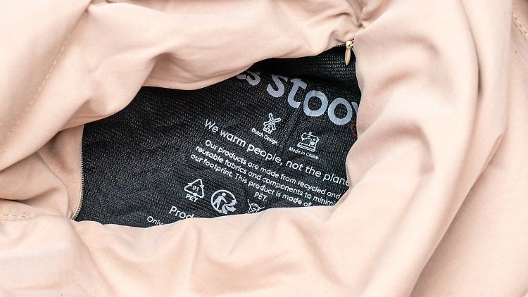 İçerisindeki çıkarılabilir ısıtma matına bir göz atın.