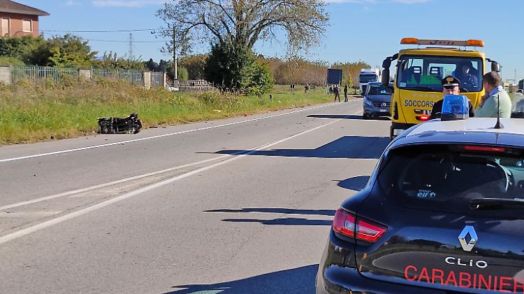 Der Rollstuhlfahrer soll ersten Erkenntnissen zufolge überraschend gewendet haben.