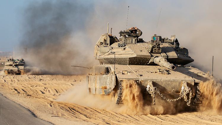 Ein israelischer Panzer am Rande des Gazastreifens.