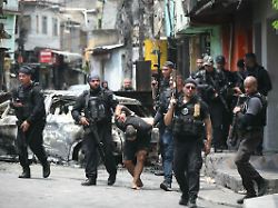 Banden greifen mit Drohnen an: 64 Tote bei Polizeieinsatz in Rio de Janeiro