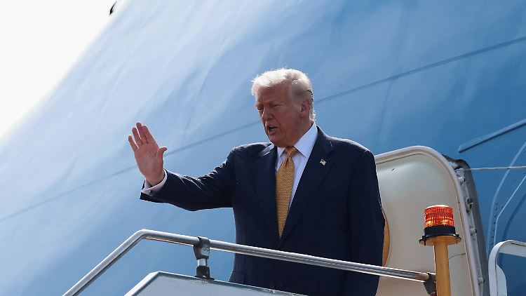 Trump ist gerade in Asien unterwegs. Er äußerte sich an Bord der Air Force One.