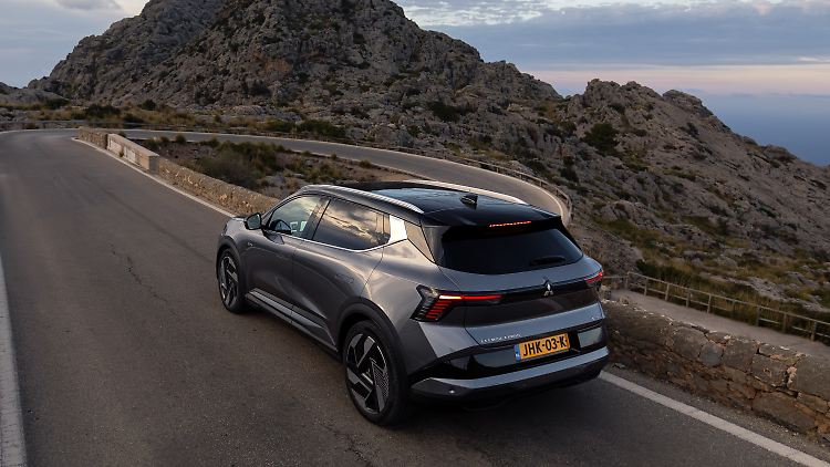 Am Heck des Mitsubishi Eclipse Cross prangt das markentypische Hexagon.