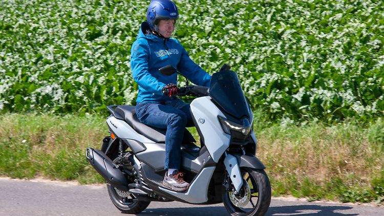 Mit dem NMAX 125 Tech MAX bietet Yamaha einen Alltagsspezialisten mit tadellosen Allround-Tugenden zum vertretbaren Preis von 4224 Euro an.