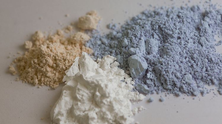 Ceroxid, Yttriumoxid und Neodymoxid. Dass manche Unternehmen in Deutschland, die auf diese und andere seltene Erden aus China angewiesen sind, sich in den vergangenen Jahren keine ausreichenden Lagerbestände aufgebaut haben, hält Experte Jürgen Matthes für einen "schlechten Witz".