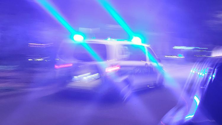 Eine zufällig vorbeifahrende Streife der Bundespolizei kann den 18-Jährigen festnehmen.