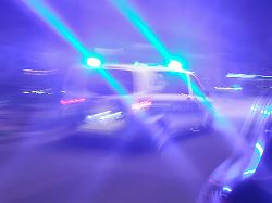 Passanten greifen ein: 18-Jähriger packt fremdes Kleinkind und attackiert Mutter