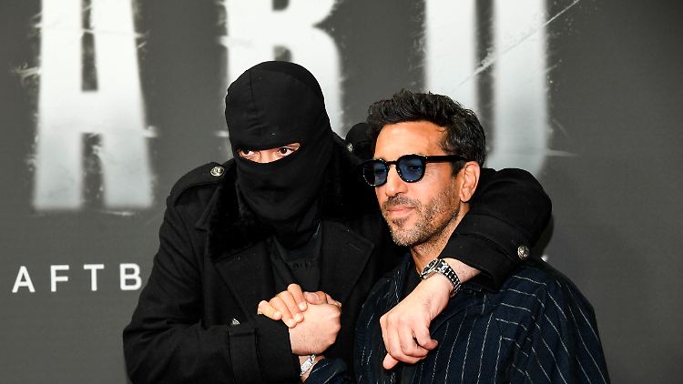 Haftbefehl und M'Barek: Ein bizarrer Auftritt.