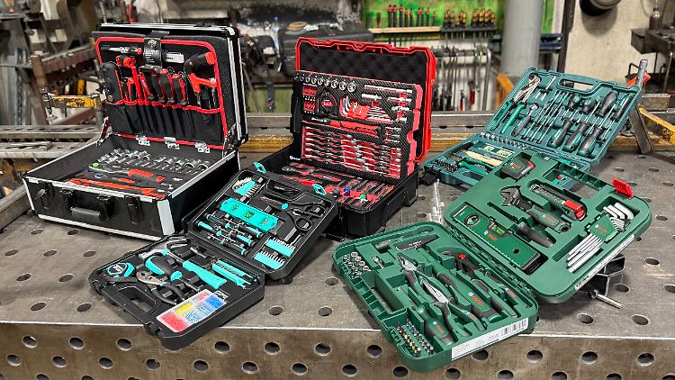 Schrauben, klemmen, hämmern - fünf Werkzeugkoffer im Test 