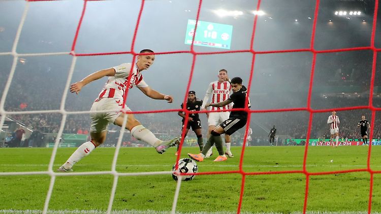 Dieses Tor des FC Bayern, erzielt von Luis Diaz, hätte nicht zählen dürfen.