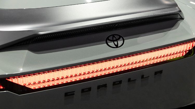 As expressivas lanternas traseiras em LED conferem ao Corolla Concept uma aparência marcante.