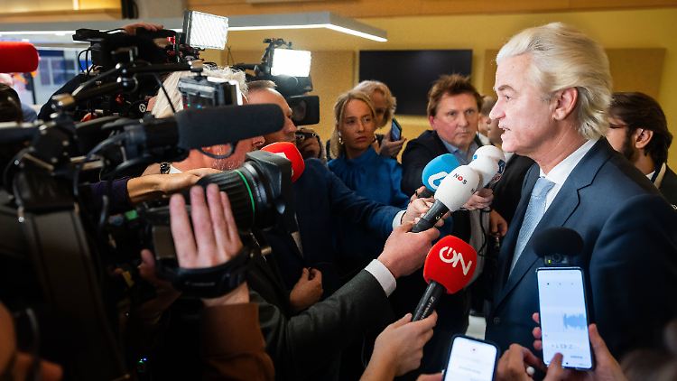 Wilders' Partei muss bei der Parlamentswahl Feder lassen.