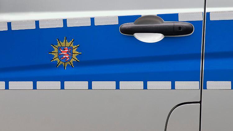 In Hessen endete eine Verkehrskontrolle am Mittwochabend mit zwei Schwerverletzen. 