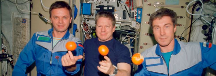 Zuvor hatten Gidsenko und Krikaljow monatelang an ihrem Englisch und Shepherd an seinem Russisch gearbeitet, um sich auch in einem derart komplexen Umfeld verständigen zu können.