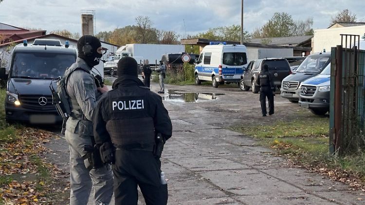 Die Fahnder waren von der Menge gefundener Chemikalien  beeindruckt.