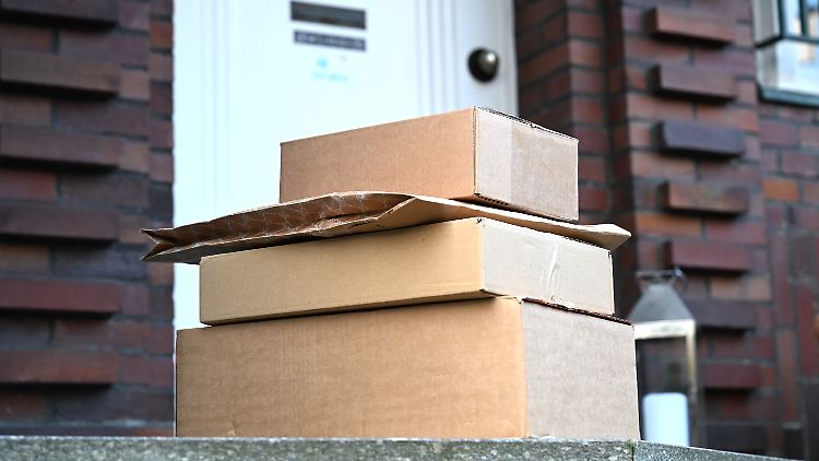Das Zustellen des Pakets funktioniert. Die Paketbotin darf seine Retoure jedoch nicht mitnehmen.
