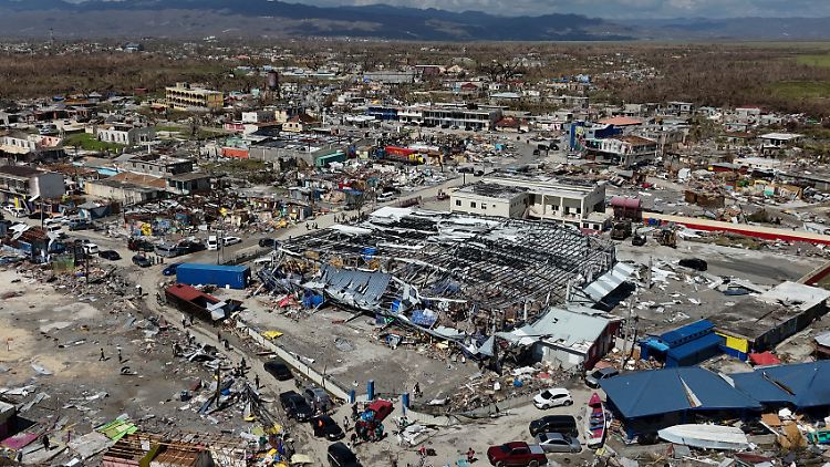 Chaos und Zerstörung in Jamaika. Dort war "Melissa" mit den höchsten Windgeschwindigkeiten an Land getroffen.