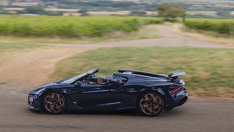 Besonders lang ist dieser Bugatti mit knapp über 4,50 Metern nicht.