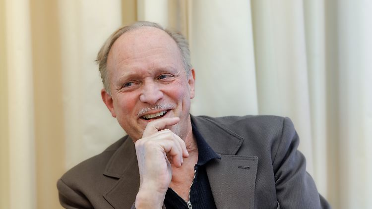 Erst als er vor fünf Jahren nach Berlin zog, habe er sich bei der Fahrschule angemeldet.