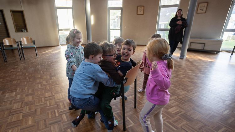 Die durchschnittliche Zahl der Kinder, die Frauen pro Person in Deutschland zur Welt bringen, liegt mittlerweile nur noch bei 1,35.