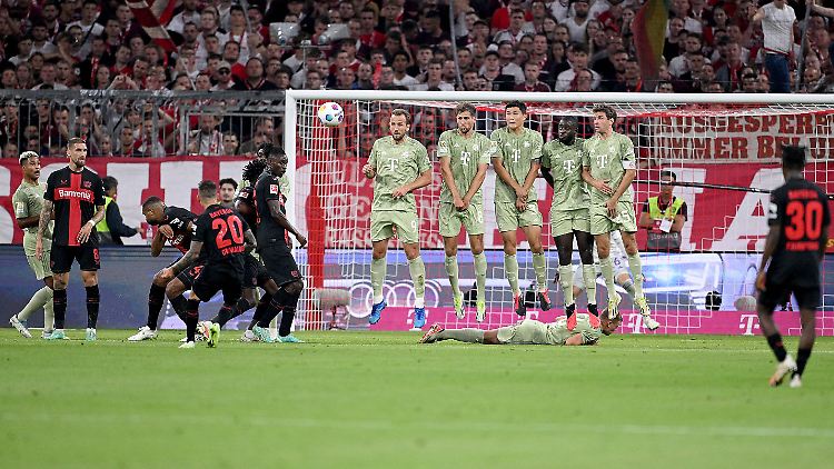 Auf diesen Treffer in seinem ersten Spiel gegen den FC Bayern im September 2023 ist Grimaldo besonders stolz. "Das war meine Visitenkarte", sagt er.