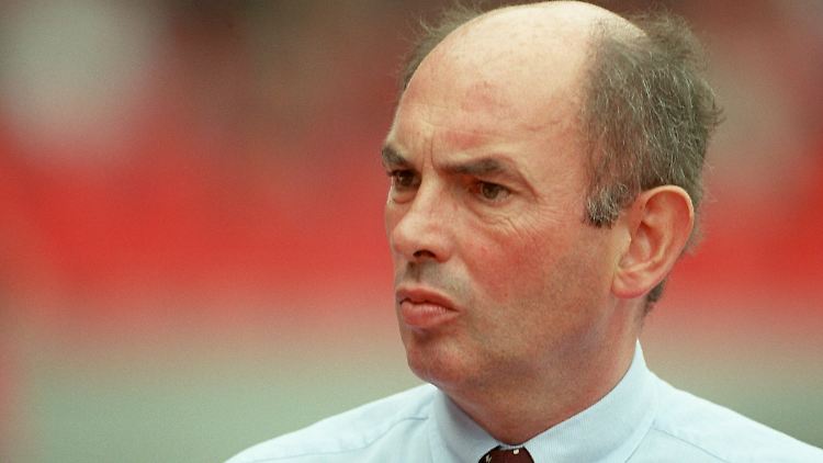 Hannes Linßen im Jahr 2000 als Sportdirektor des 1. FC Köln.