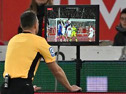 "Man muss klären, ob ...": Schiri-Boss schlägt "VAR light" für DFB-Pokal vor