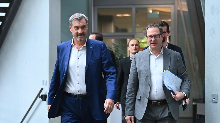 Sowohl CSU-Chef Söder (l.) als auch Generalsekretär Huber stehen weiter fest zur Mütterrente.