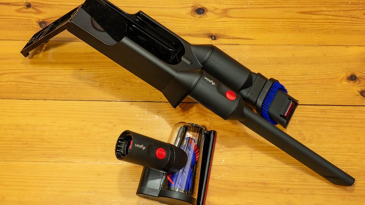 Die Wandhalterung mit dem weiteren Zubehör.