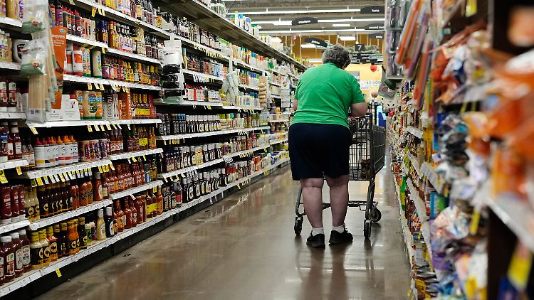 Die staatlichen Leistungen werden auf Bezahlkarten gebucht, mit denen eingekauft werden kann. 