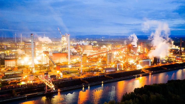 Blick auf das Gelände der Salzgitter AG: Die deutsche Stahlindustrie schaut in eine düstere Zukunft.