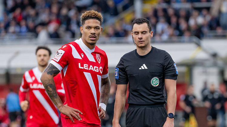 Butler und Schiedsrichter Oldhafer.