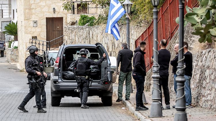 Die beiden Toten gehören Polizeiangaben nach jeweils zu einer der gegnerischen Familien.