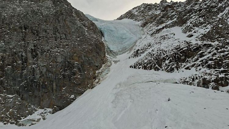 Die Urlauber sind beim Aufstieg zur mehr als 3.500 Meter hohen Vertainspitze von der Schneelawine erfasst worden.