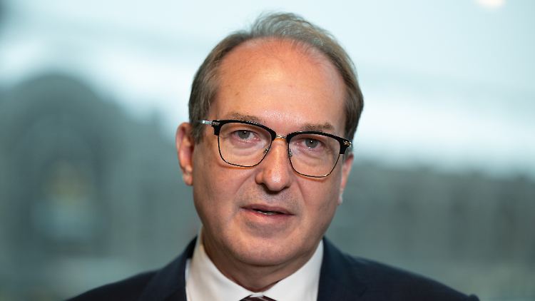 Das der Festnahme eines 22-jährigen Terrorverdächtigen lobt Bundesinnenminister Alexander Dobrindt die Sicherheitsbehörden.