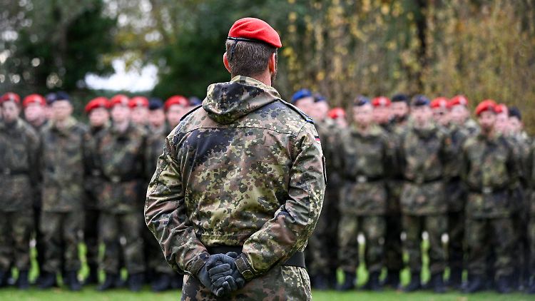 Jedem Wehrdienstleistenden sollte die "Sinnhaftigkeit seines Dienstes" bewusst sein, sagte Breuer.