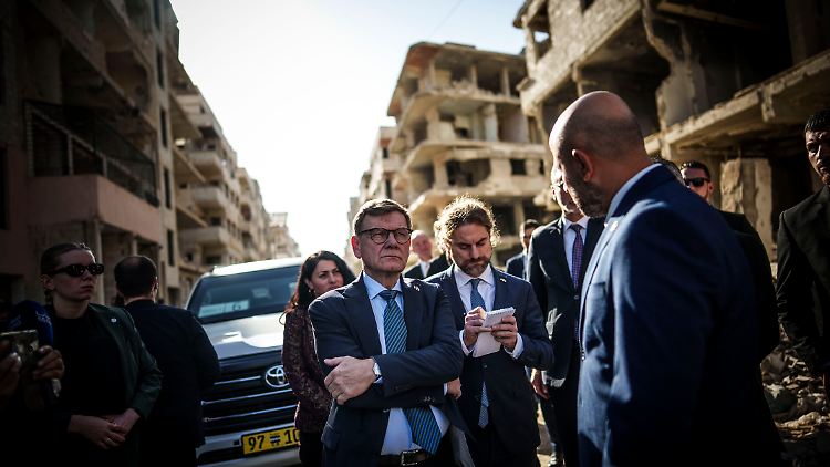 Wadephul besuchte bei seiner Syrien-Reise auch einen schwer zerstörten Vorort von Damaskus. 