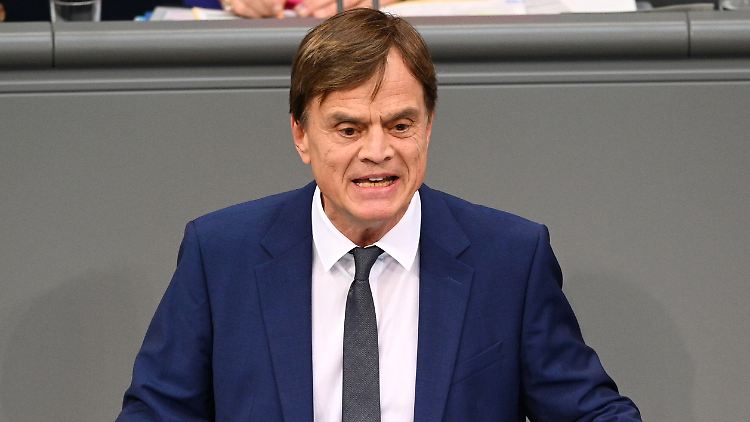 Einem Bericht des Nachrichtenportals "Welt" zufolge hat das Antifa-Portal "Indymedia" Anfang Oktober die Adresse des AfD-Politikers geleakt. 