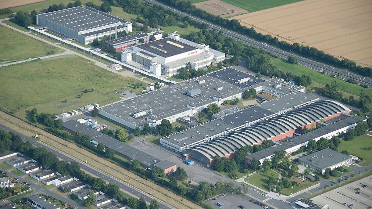 In Salzgitter sollen laut einem Insider über 100 Typteilenummern von dem Nexperia-Engpass betroffen sein.