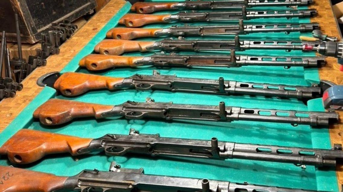 Ein Teil der nun entdeckten Maschinengewehre.