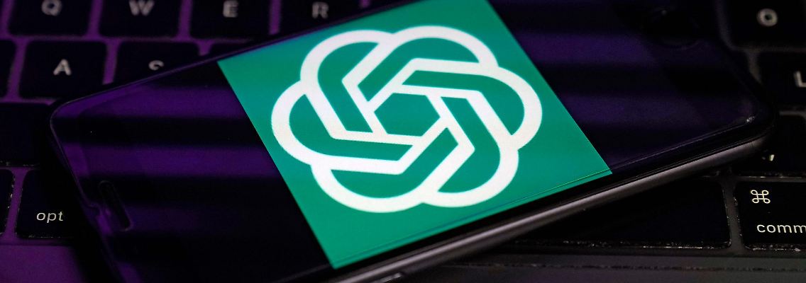 Der ChatGPT-Entwickler OpenAI ist permanent auf der Suche nach mehr Rechenleistung. (Symbolbild)