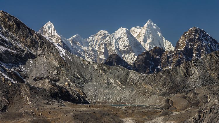 Blick auf das Rolwaling-Tal in Nepal. 