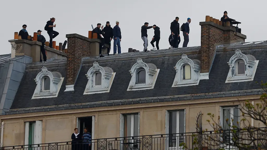 2023-03-28T164244Z-1771252794-RC2430ANOO1M-RTRMADP-3-FRANCE-PENSIONS-PROTESTS