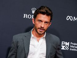 "Ehre eines Lebens": "Bridgerton"-Star ist "Sexiest Man Alive"