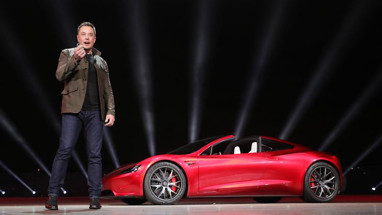 Seit 2017 in der Entwicklung: Der neue Roadster soll laut Musk "verrückter" werden als "alle James-Bond-Autos zusammengenommen".