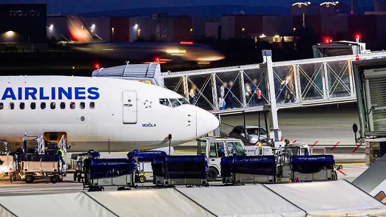 In Hannover gelandete Afghanen mit Aufnahmezusage für Deutschland. 