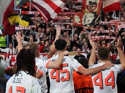 Fans können pünktlich abreisen: Herbeigeeilte Busfahrer helfen FC Bayern in der Not