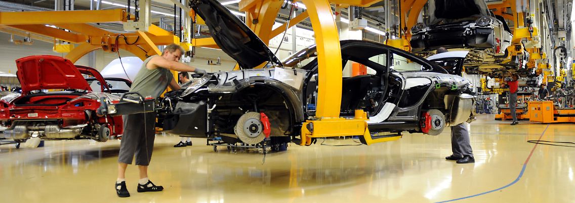 Im Export alles prima, und auch im Inland wird mehr konsumiert: Nur auf dem Bau, da gibt es saisonale Effekte.