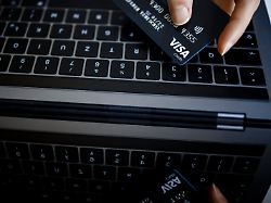 18 Verdächtige festgenommen: Razzia wegen millionenfachen Kreditkartenbetrugs