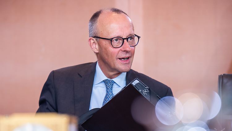 Laut ifo-Chef Fuest hat Merz noch "sehr sehr viel zu tun", um private Investitionen in Deutschland anzukurbeln. 